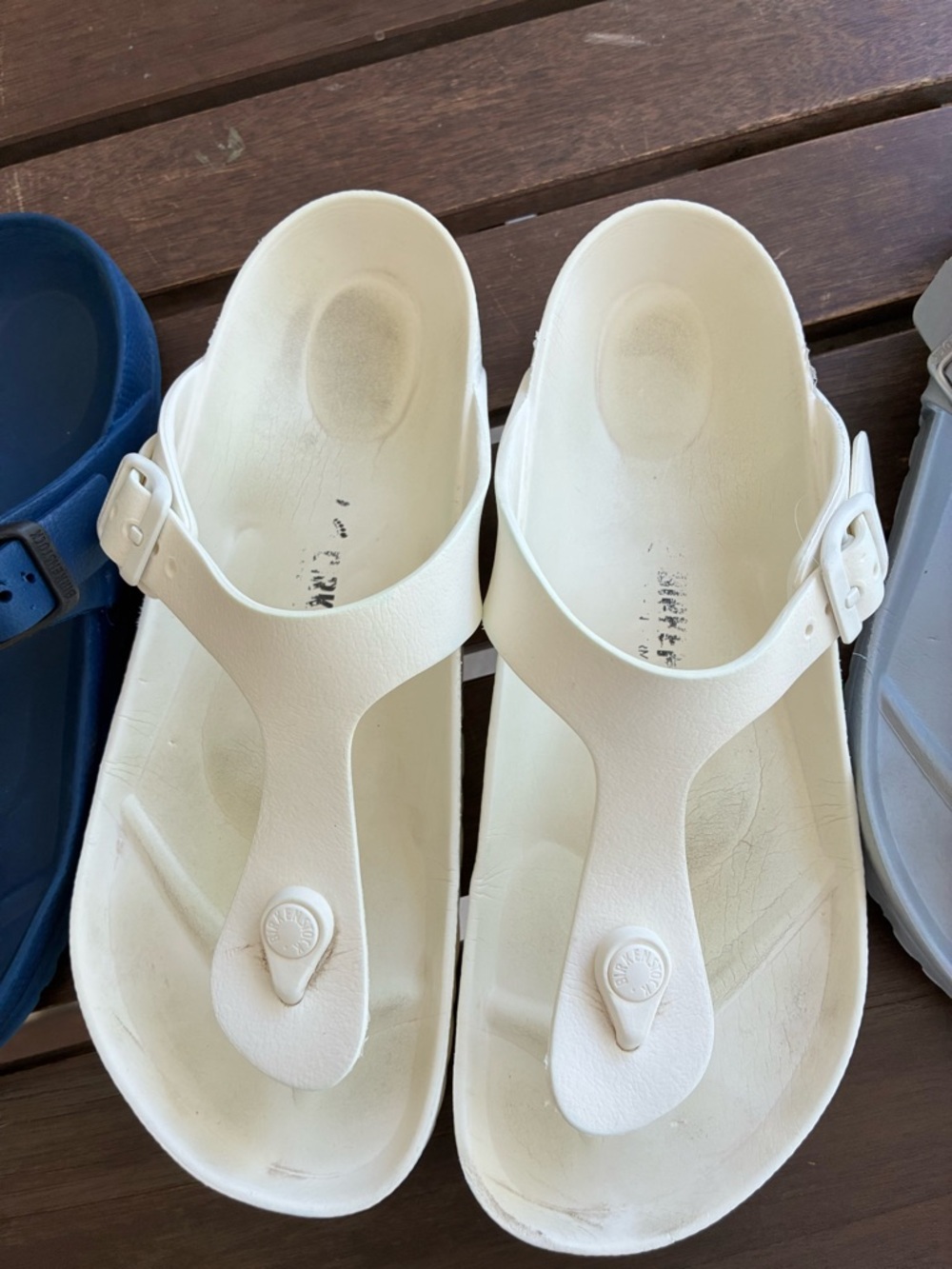 4 Pairs of Birkenstock Gizeh Sandals in Black, Navy, White, Silver - Picture 3 of 13
